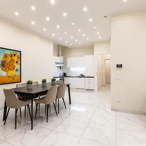 Spacious 2 Bedroom Nearby Center Apartment