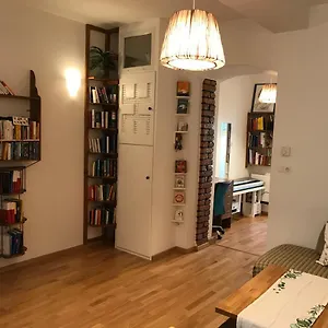 Near Schoenbrunn And Downtown Apartment