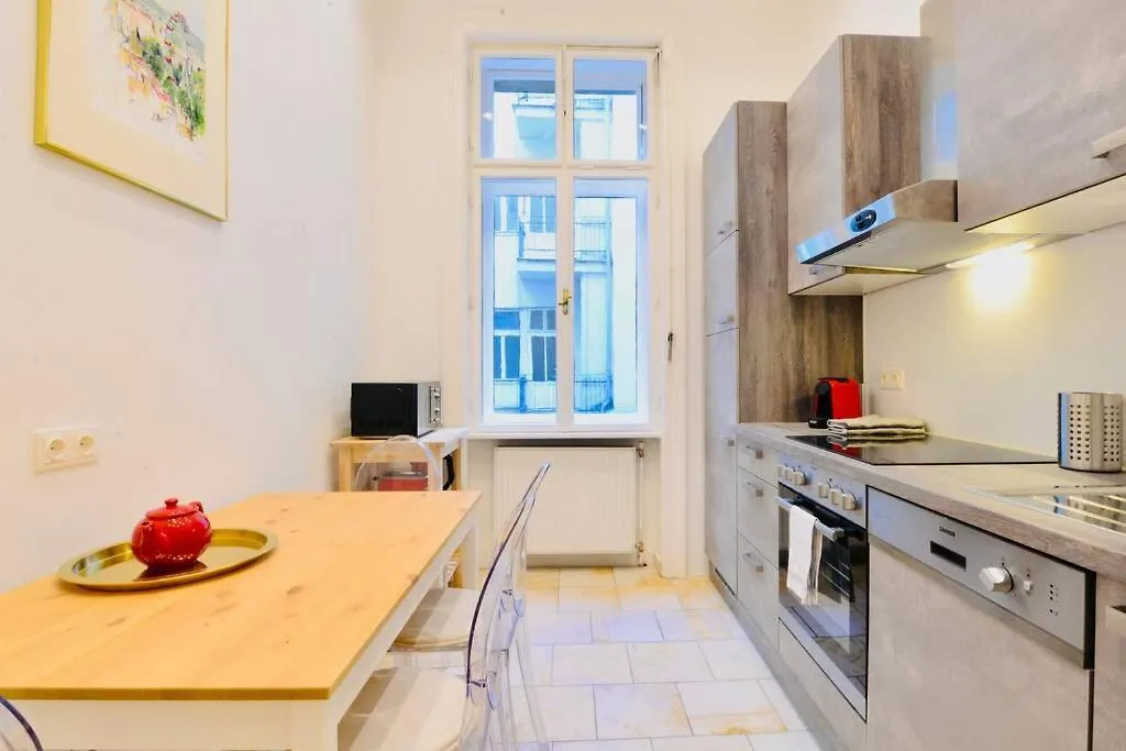 Beautiful Viennese Flat In The City Centre